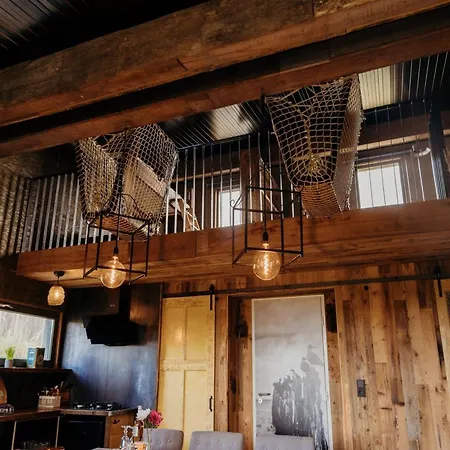 Rustic Getaway W Bikes Hébergement de vacances *