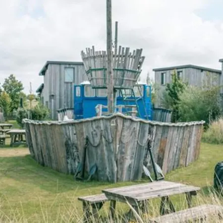 Дом отдыха Rustic Getaway W Bikes